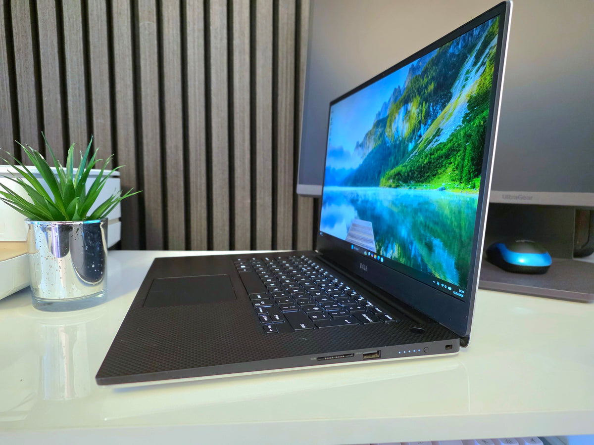 Dell XPS 15 7590 Laptop | Intel Core i7-9750H | 16GB RAM | 512 Ssd | NVIDIA GTX 1650